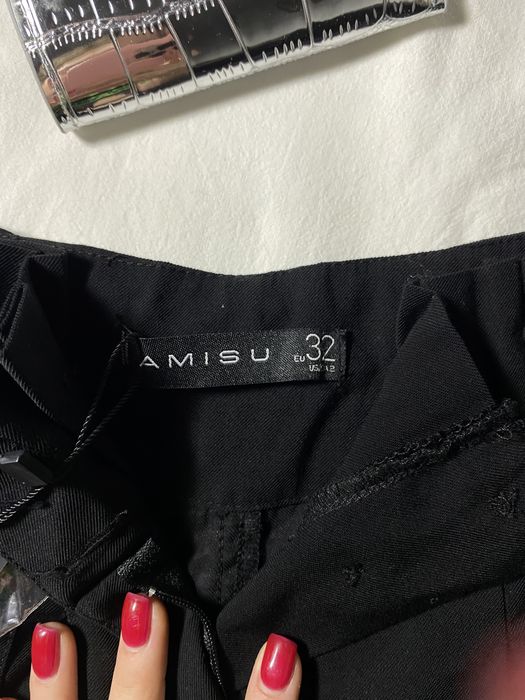 Нові чорні шорти від AMISU