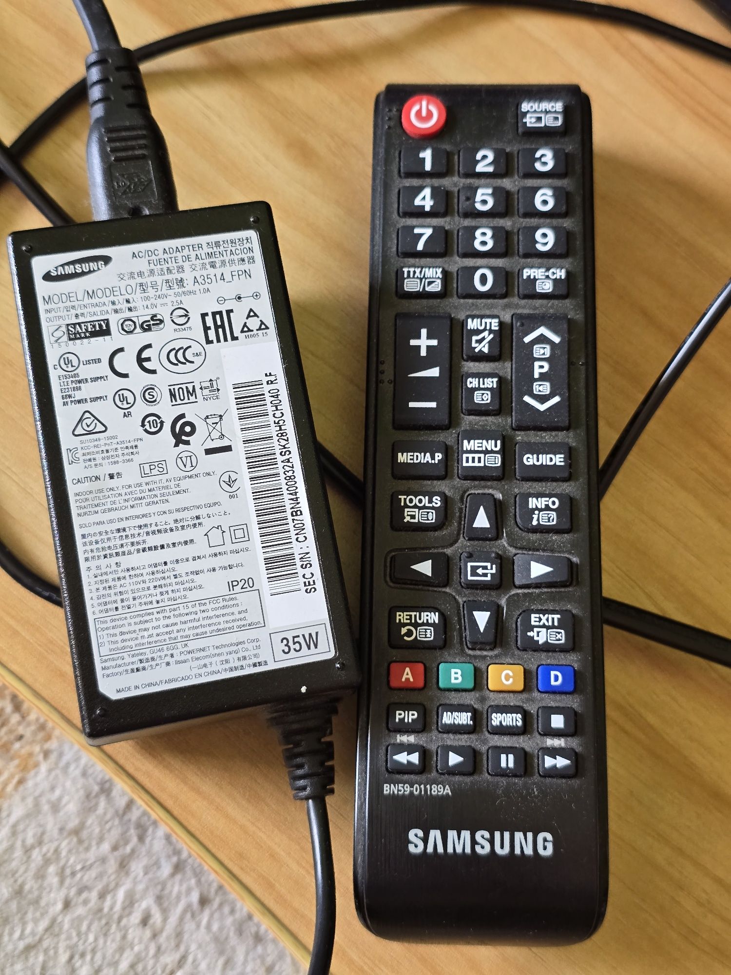 Monitor Samsung T22E390EW / 2 x HDMI / pilot