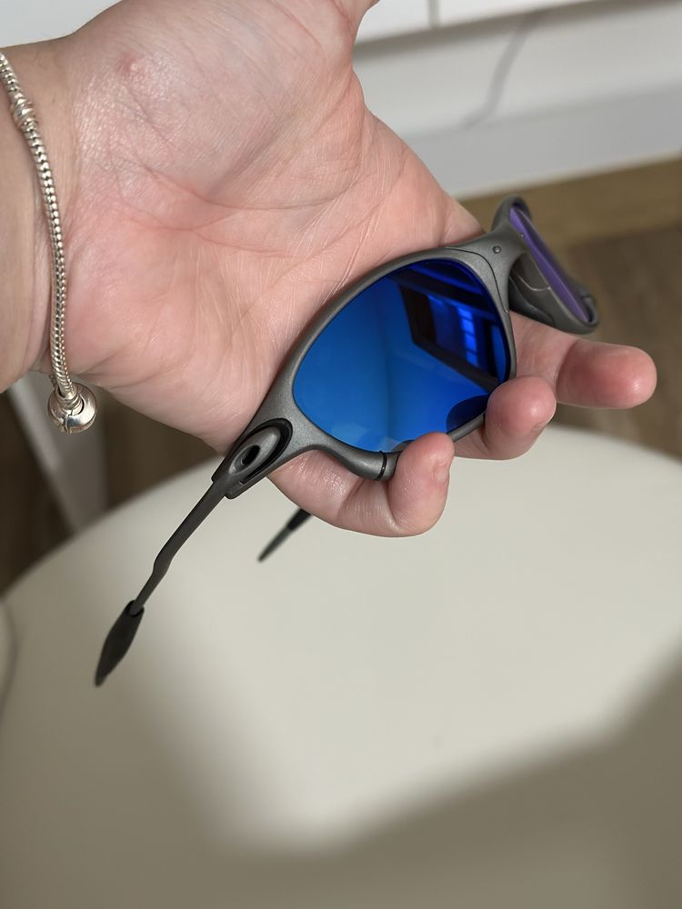 Juliet Oakley azul