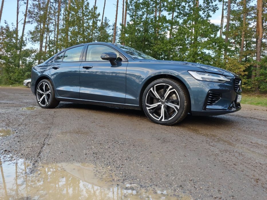 Volvo S60 T8 2023r 455 KM mocy Recharge Plug-In Hybrid Plus Dark Theme