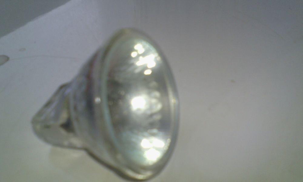 Лампа галогеновая в потолочный светильник