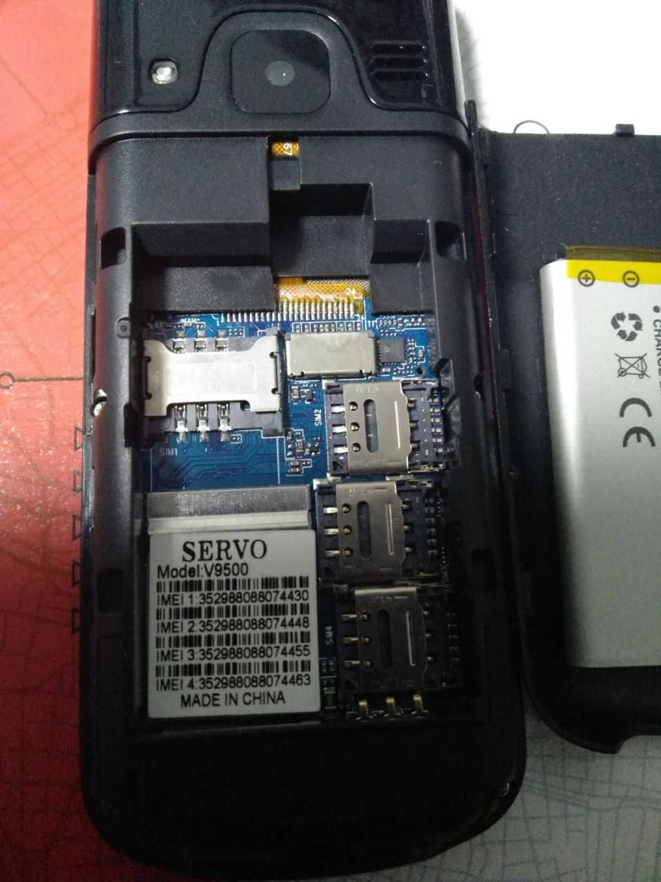 Телефон оригінальний, новий на 4 SIM картки Servo V9500