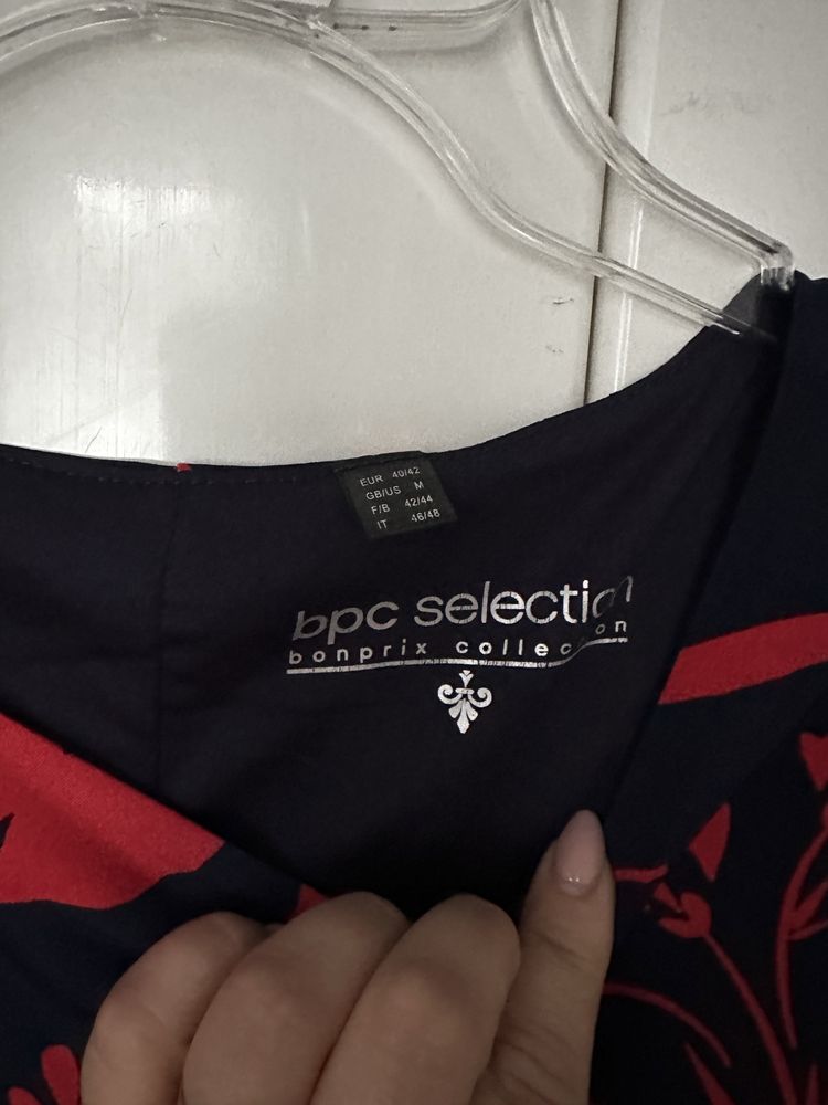 Piękna elegancka czarno czerwona sukienka w kwiaty rozmiar 40 zmiar