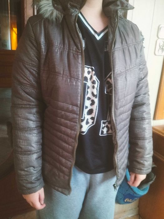 Kurtka zimowa w kolorze oliwkowym