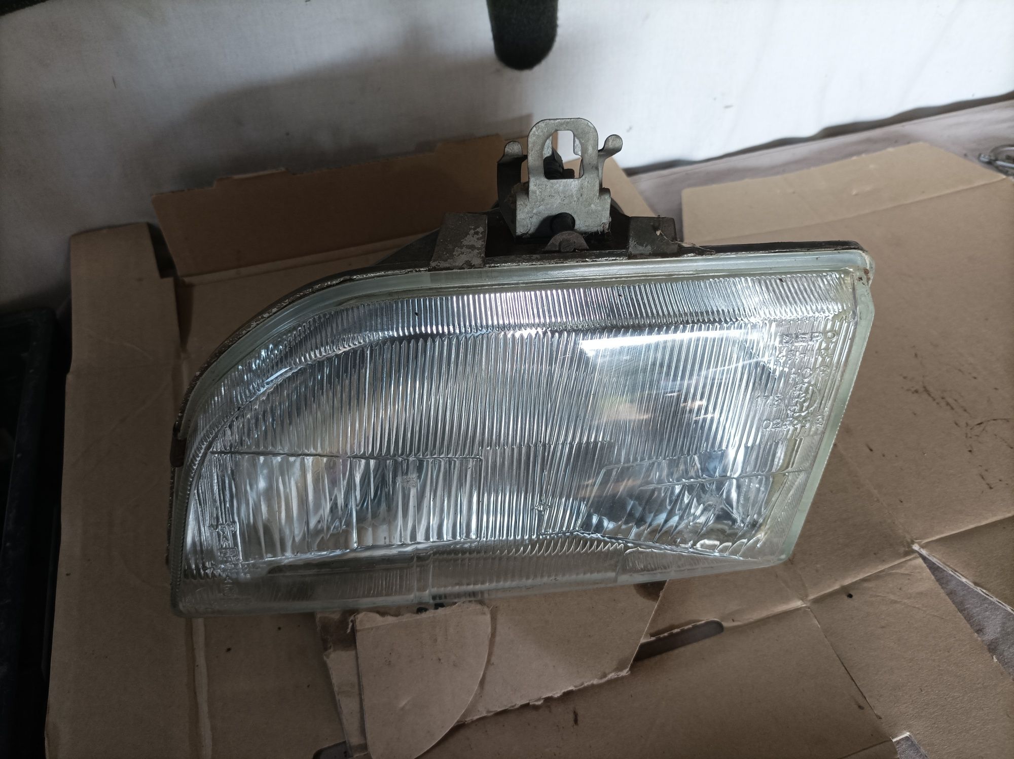 Farol Ford fiesta de 89
