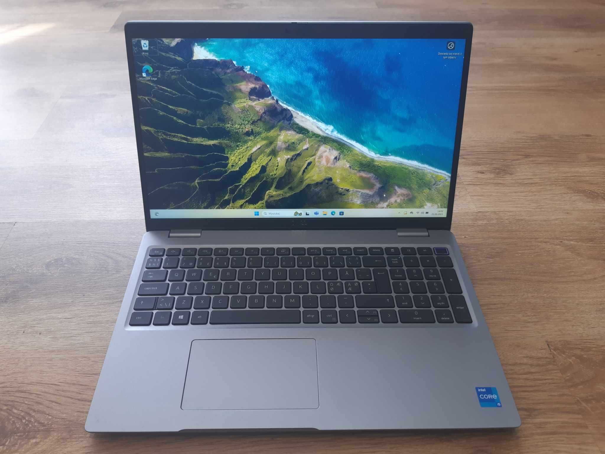 Świetny ładny Dell Latitude 5520 i5 1135G7 16 GB DDR4 1 TB SSD 15,6"