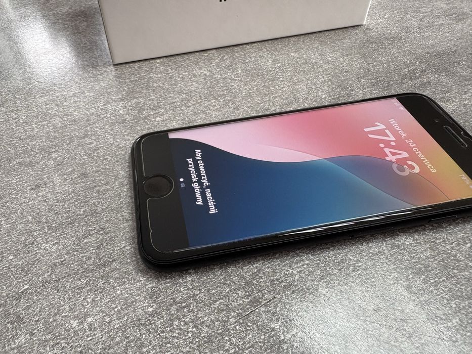 iPhone SE 2 gen. 2020 - komplet - stan bdb - szklo - 100% sprawny