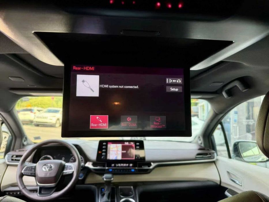 Toyota Sienna Platinum 7-Passenger      2023