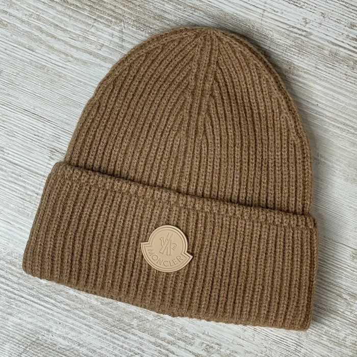 Жіночі брендові шапки