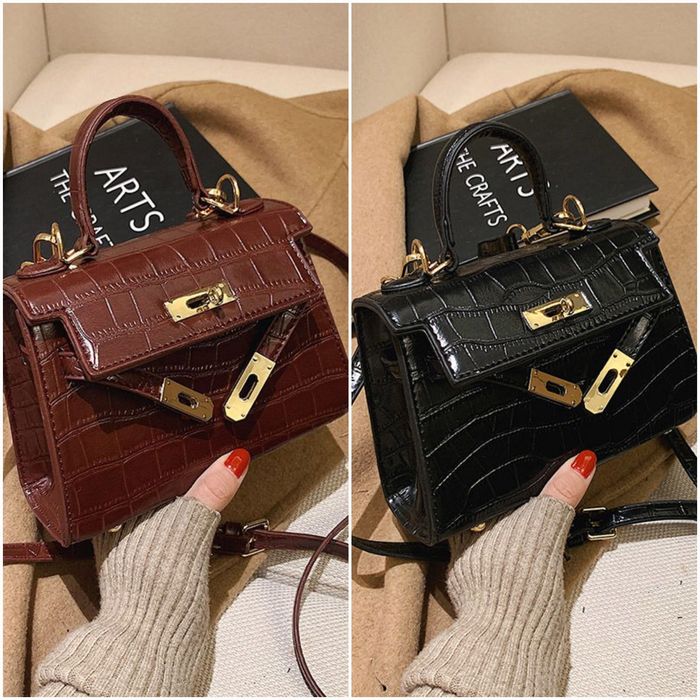 Маленька жіноча сумочка