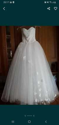 Свадебное платье состояние нового в подарок бижутерия