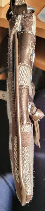 Mala pequena á tiracolo