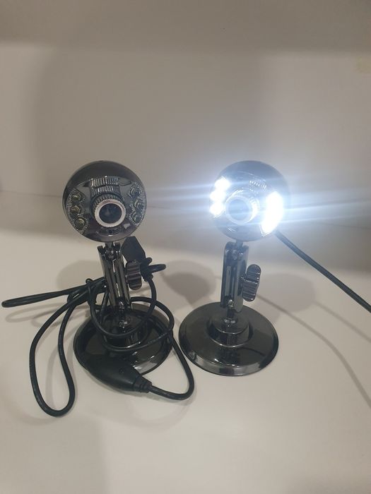 Câmaras Web USB com luz e foco manual