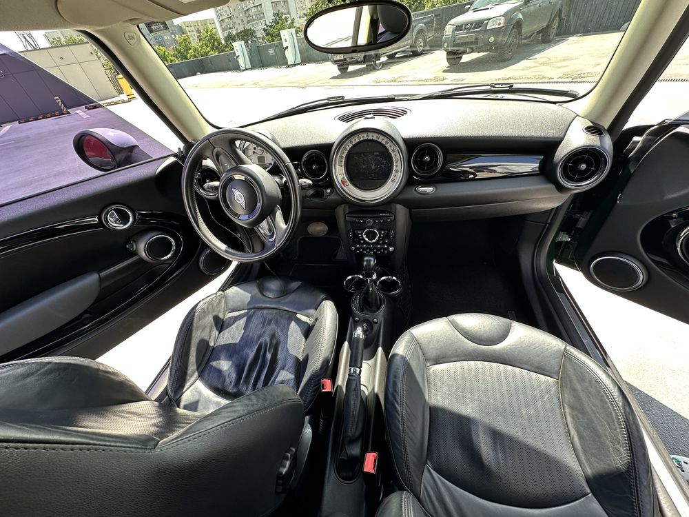 Автомобіль MINI