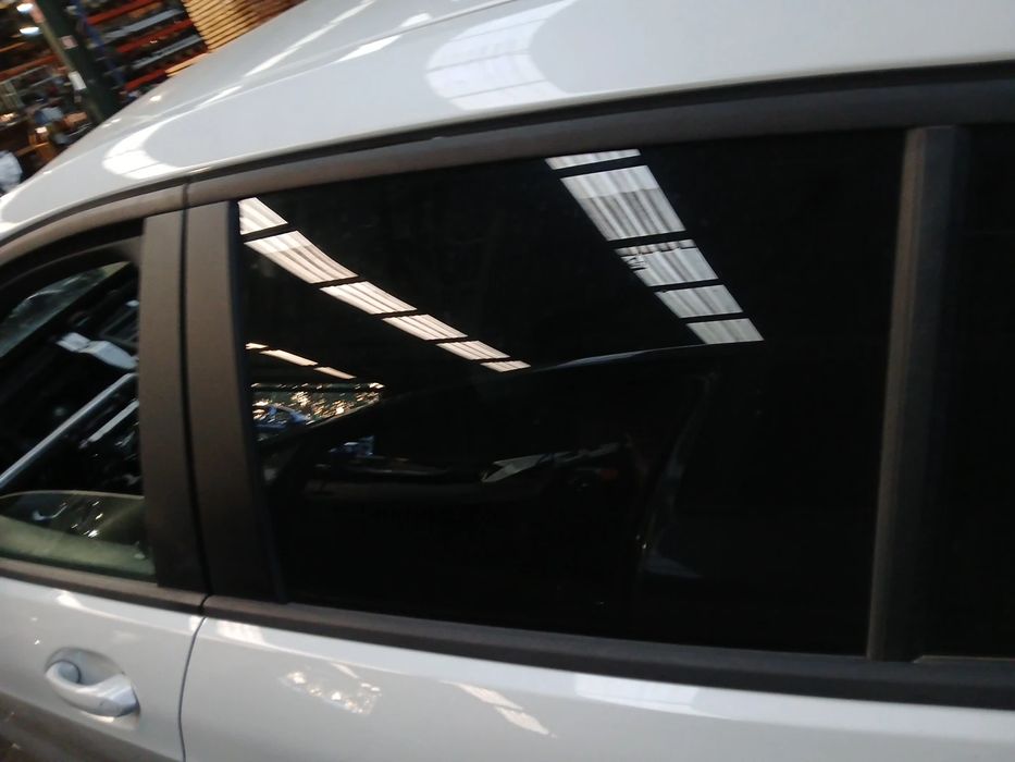 Vidro porta trás esquerdo BMW 1 (F40)