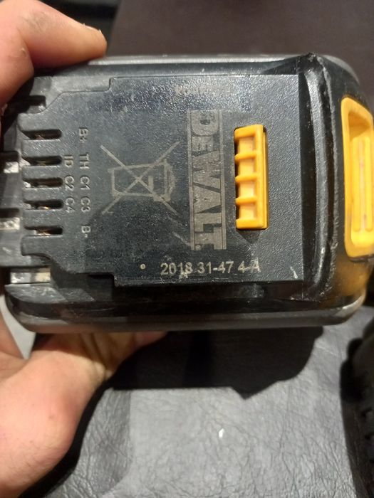 Baterie dewalt 4ah, 6ah