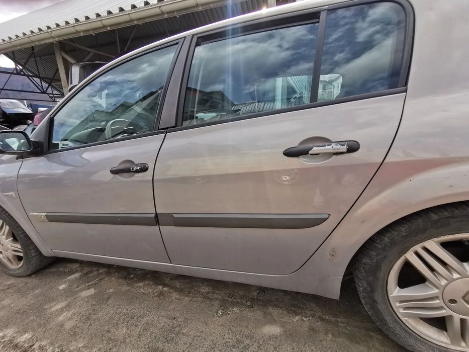 Drzwi przód prawy Renault Megane II 2003r MV632