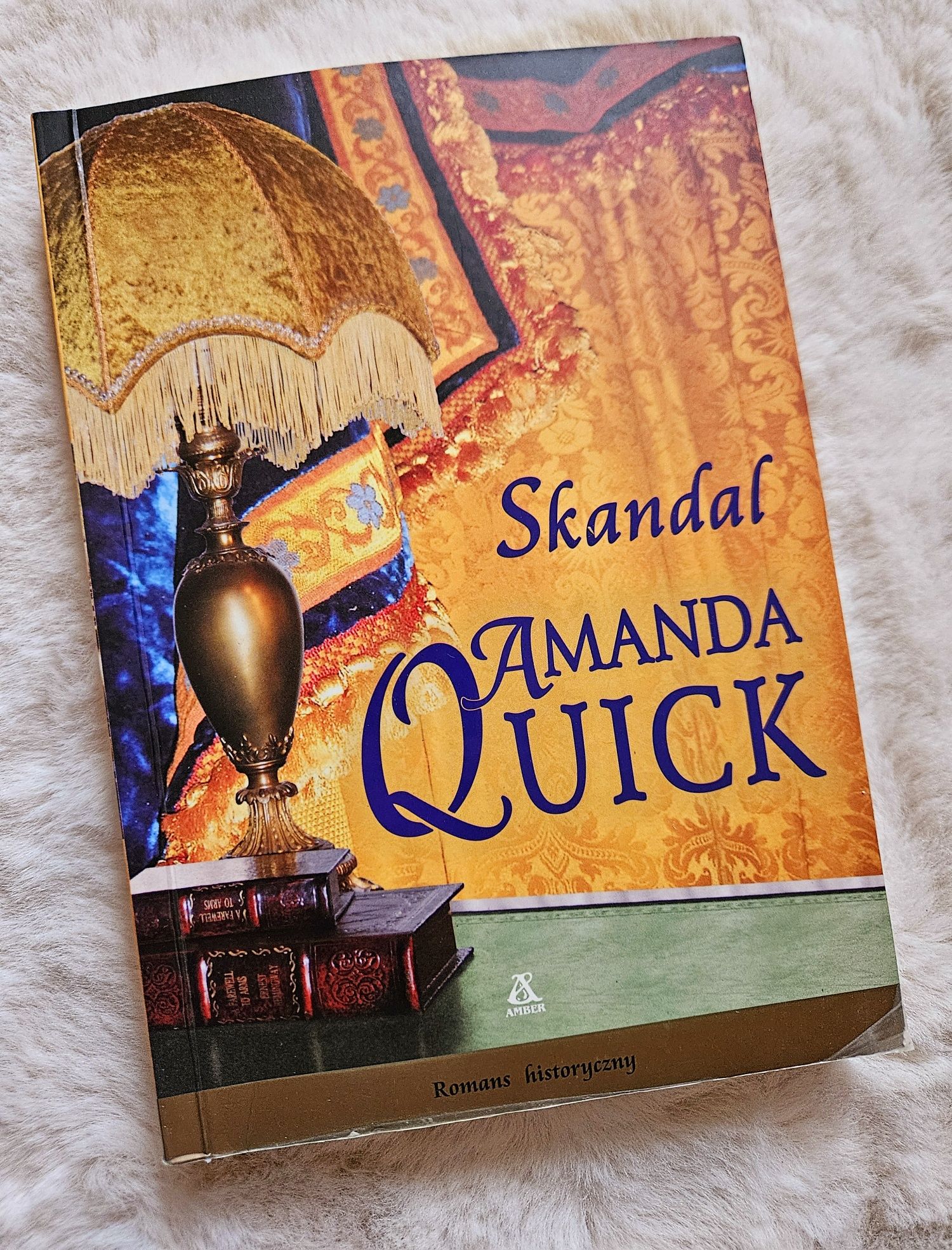 "Skandal" Amanda Quick romans