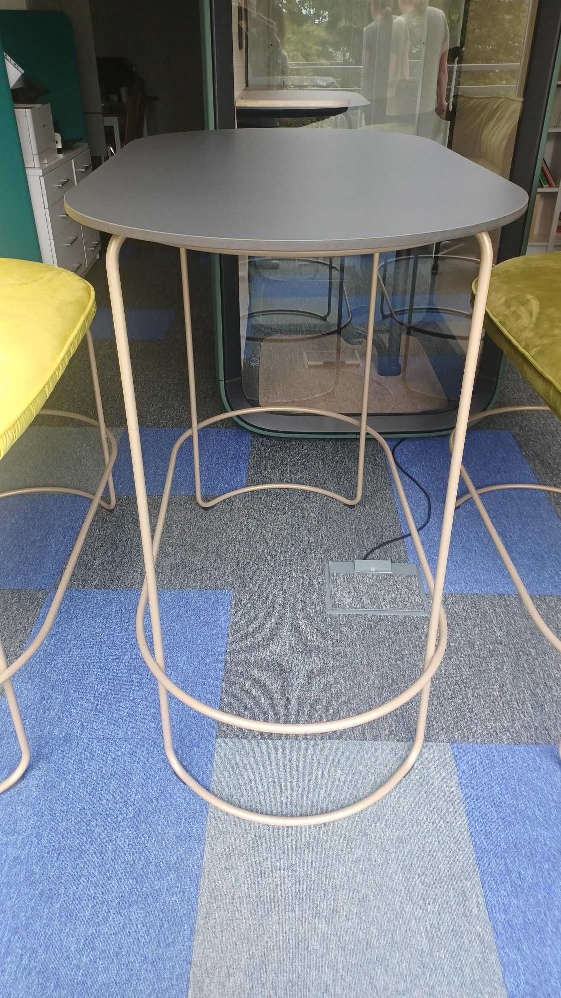 ZESTAW MEBLI DO SPOTKAŃ VANK RING (  wysoki stół i dwie sofy)