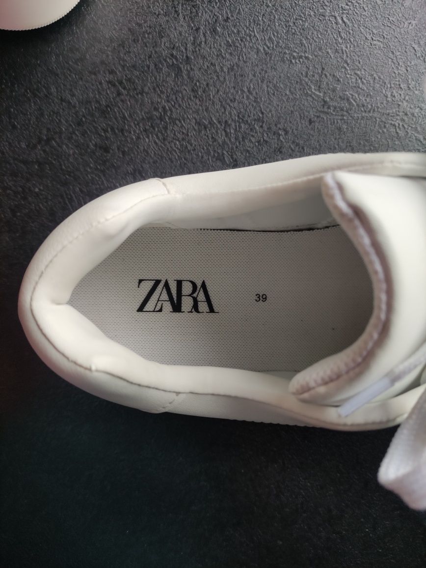 Buty Zara rozmiar 39 Białe/Unisex