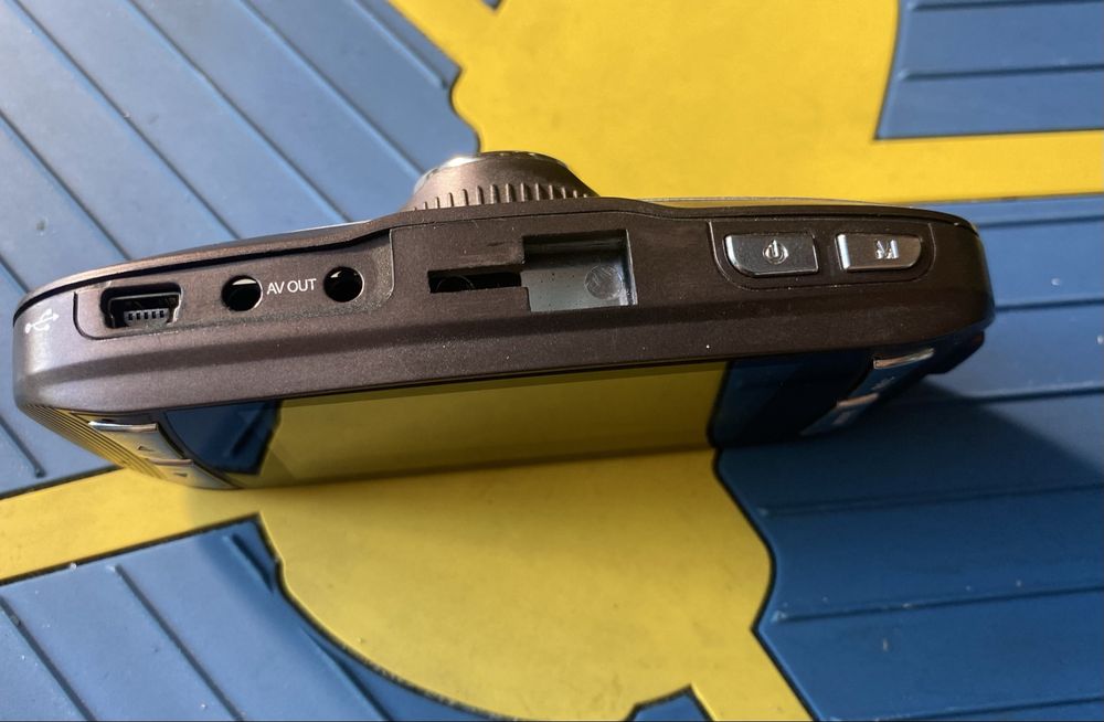 Відеореєстратор  XDIGITAL AVR-HD 210 Видеорегистратор