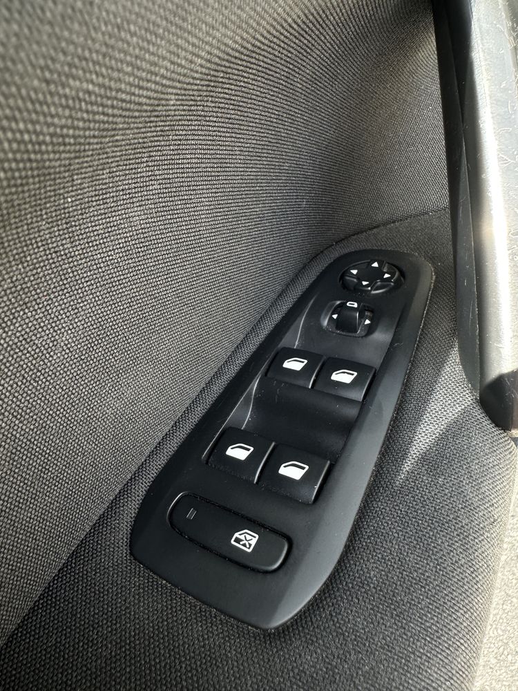 Продам PEUGEOT 308 2015