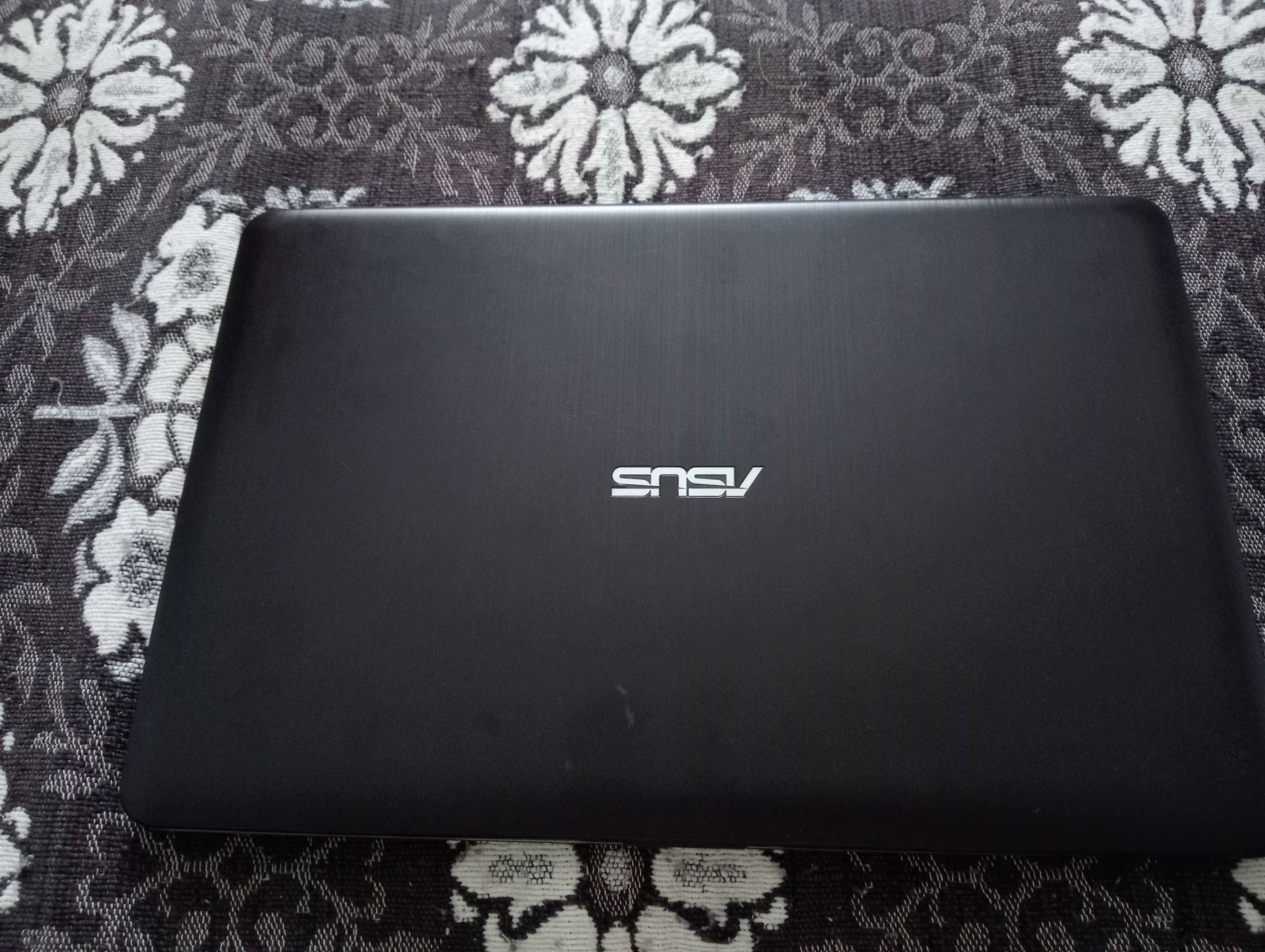 Portátil ASUS i7