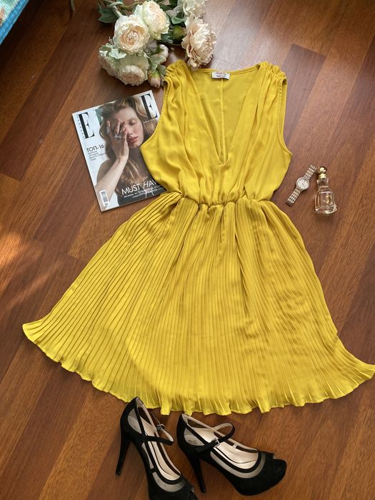 Платье горчичное KAOS плиссе