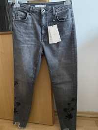 Spodnie jeansowe z haftem bershka rozmiar 40