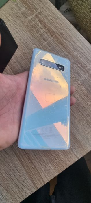 Telefon Samsung S10 ładowarka,etui.