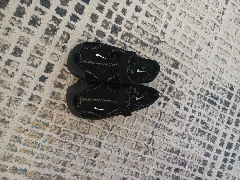 Buciki czarne NIKE sandałki/buty do wody - unisex