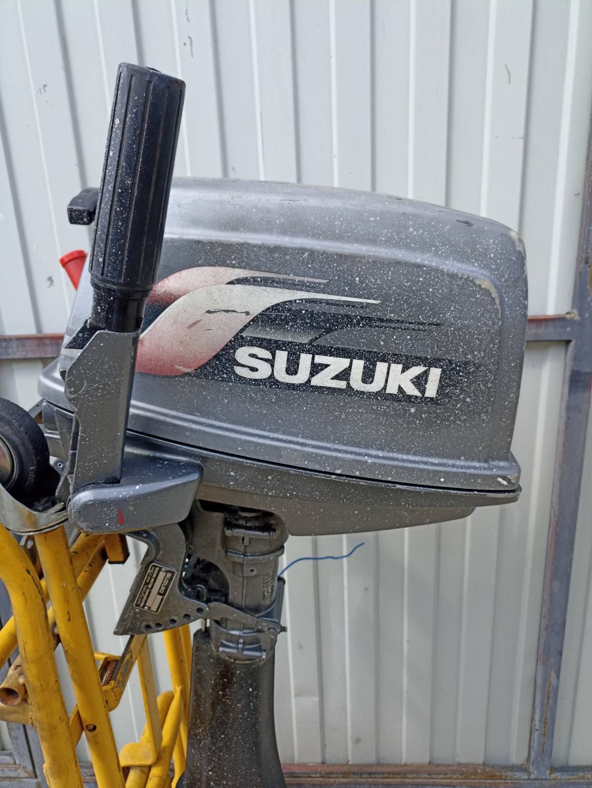 Лодочний мотор " Suzuki DT 6 " 2- takt , 2- циліндра
