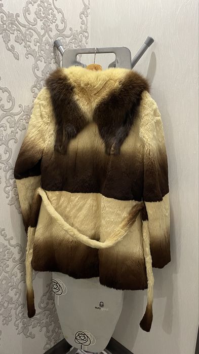 Продам шубу,натуральна,з хутра бобра.Без дефектів.