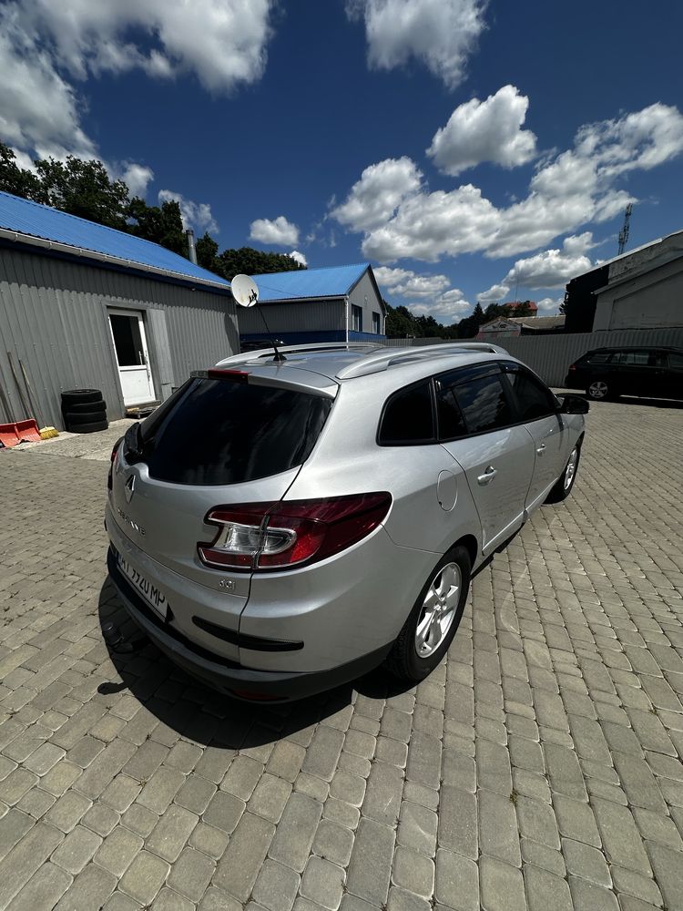 Renaylt megan 3 2014 рік