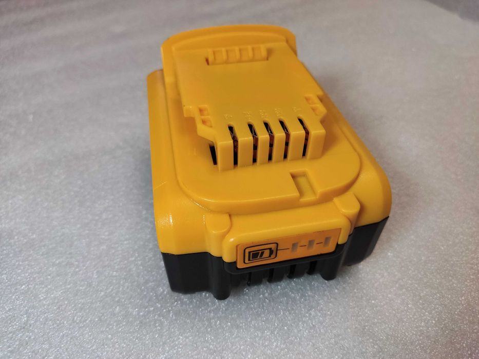 НОВЫЙ аккумулятор DeWalt 5Ач, 7.5Ач, 9Ач