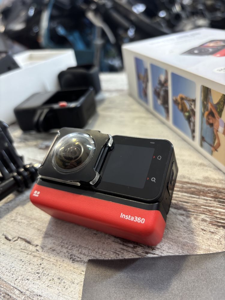 Відеокамера Insta360 ONE RS 4K