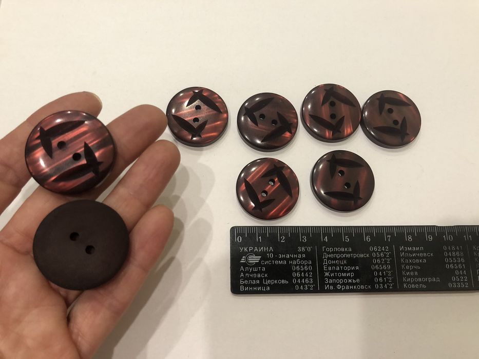 Пластмассовые пуговицы