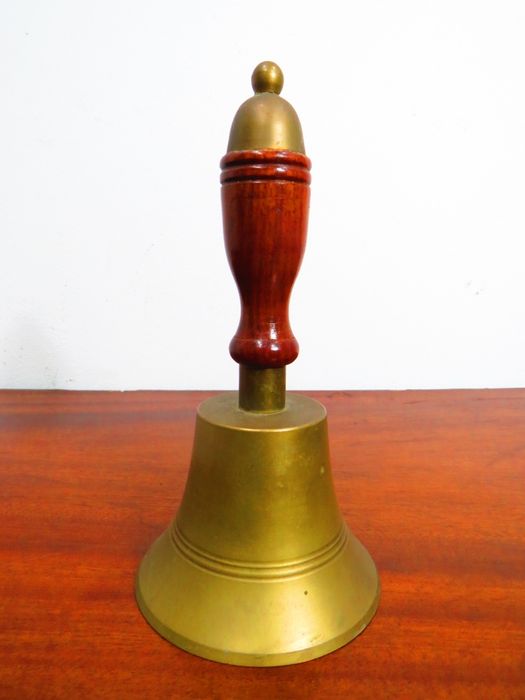 Antiga sineta de mão.