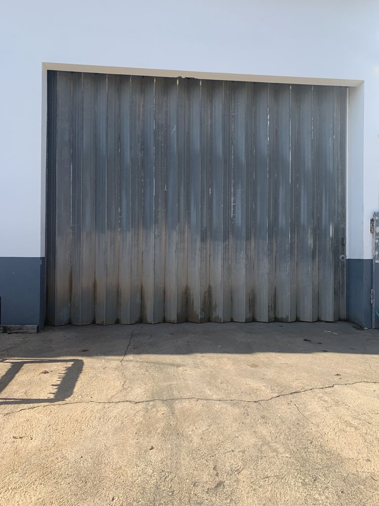 Vendo portões para garagem em fole