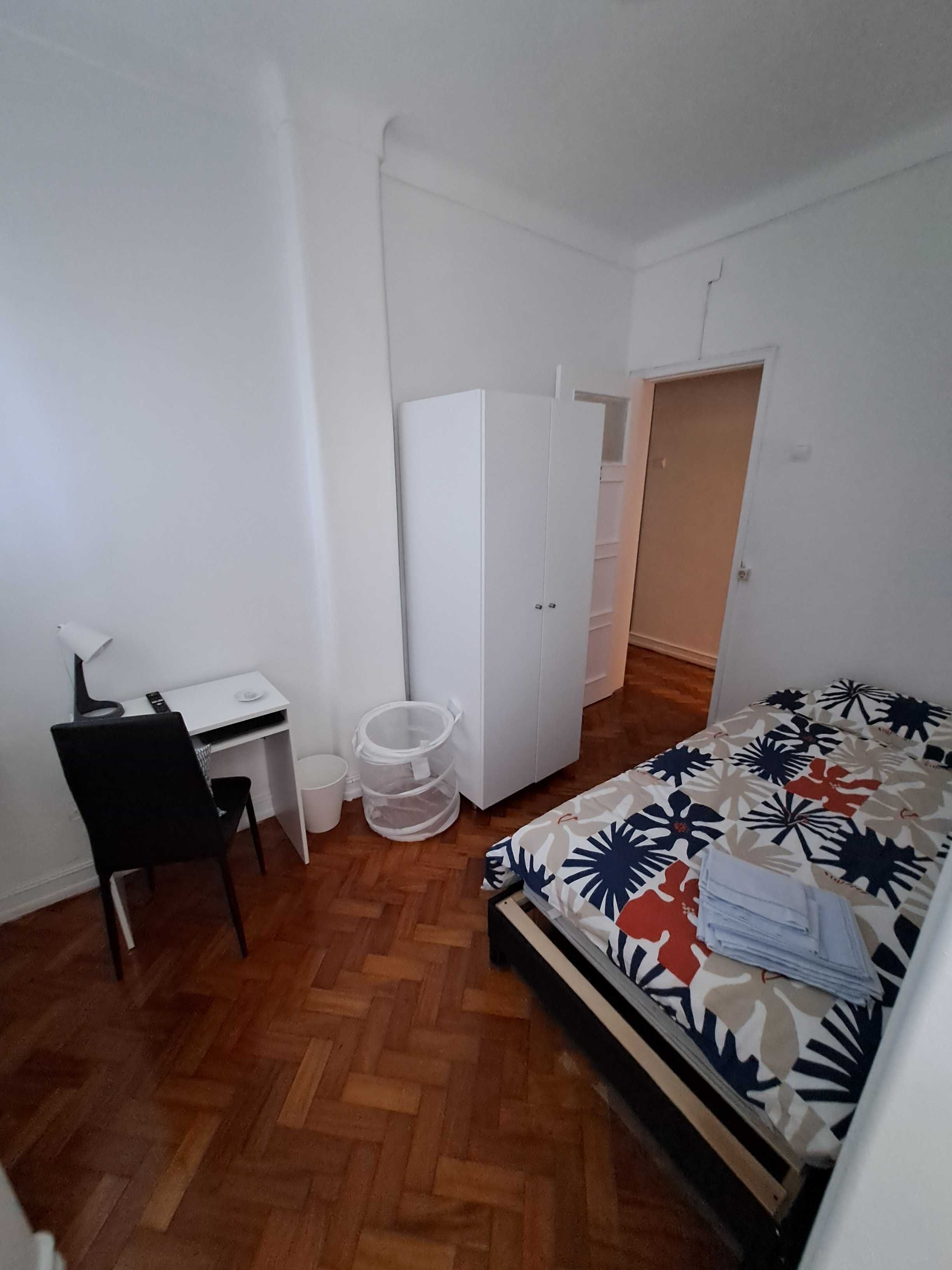 Quartos Disponíveis na Av. Forças Armadas ( Cidade Universitária )