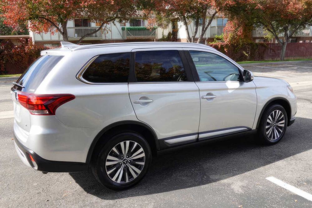 Mitsubishi Outlander SEL      2020