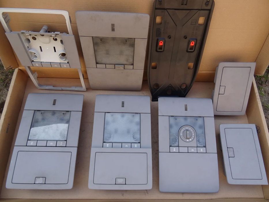 LAMPKA WNĘTRZA KABINY SCHOWEK GÓRNY OPEL VECTRA C SIGNUM WSPORNIK STELAŻ