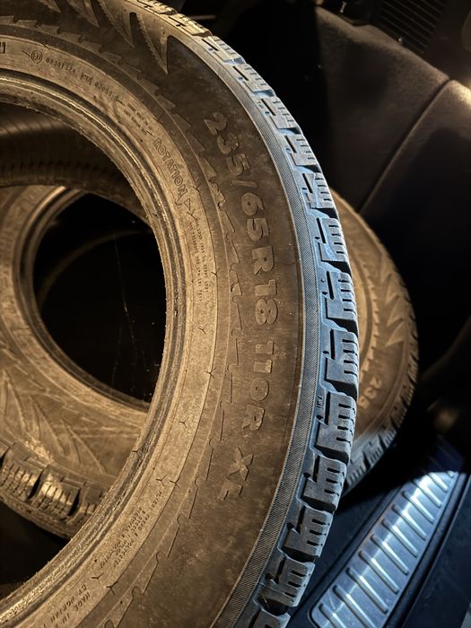 Резина R18 235/65 Nokian