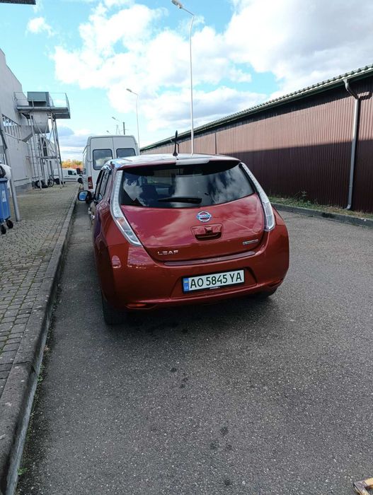 Продам машину Ніссан ліф 2016