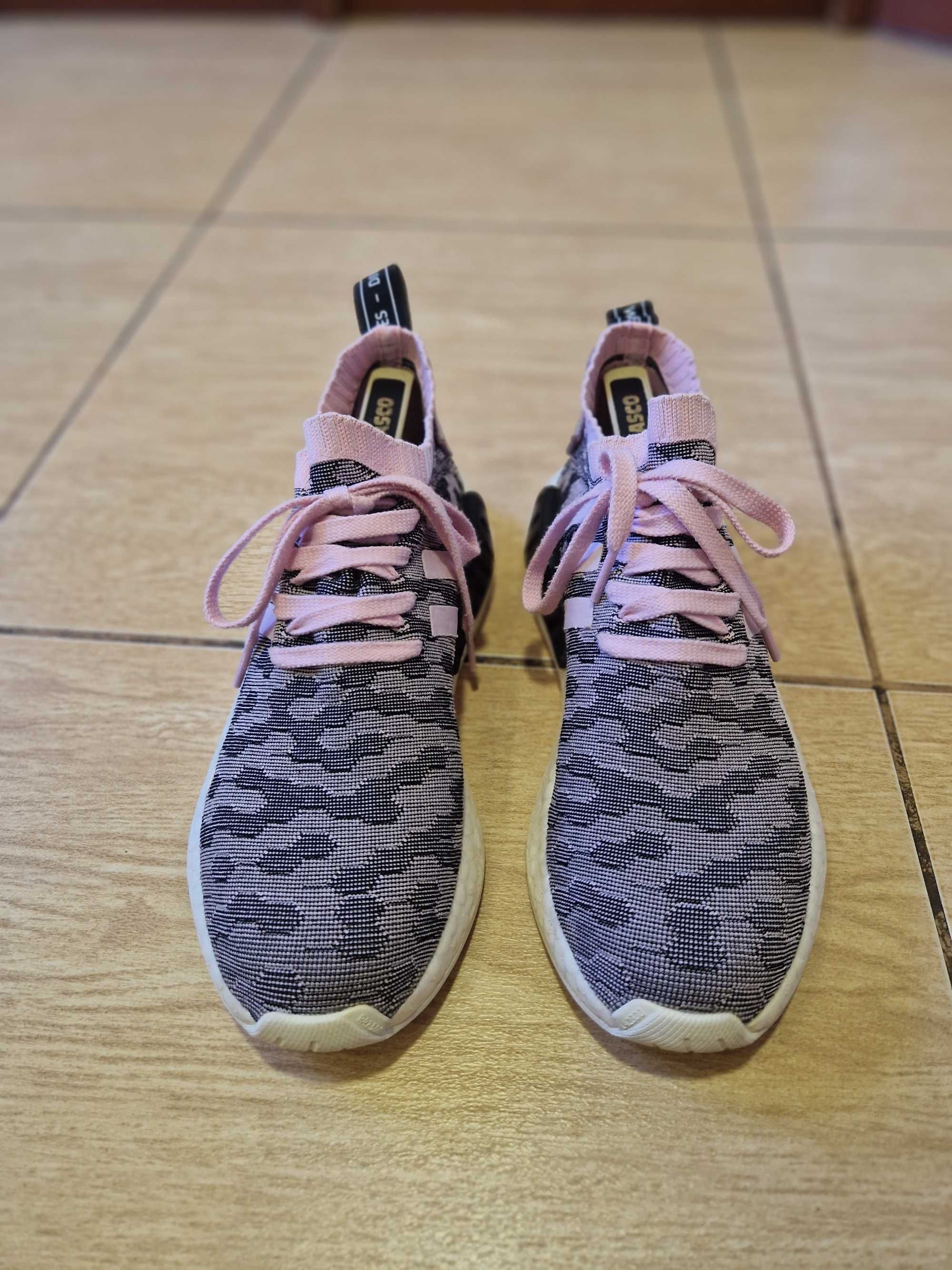 Оригинальные женские кроссовки adidas nmd r2 wonder pink black 41p.