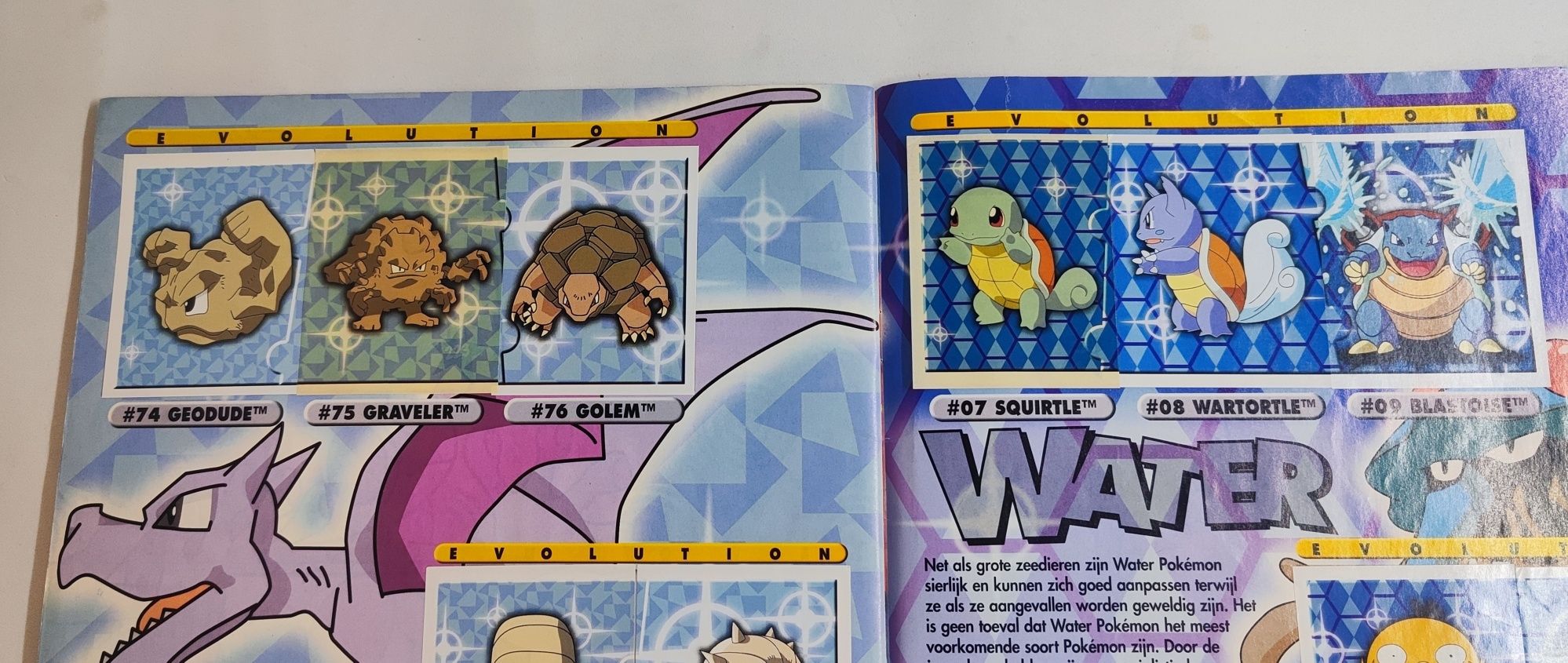 Álbum Pokémon Merlin (1999). Faltam apenas 12 Cromos.