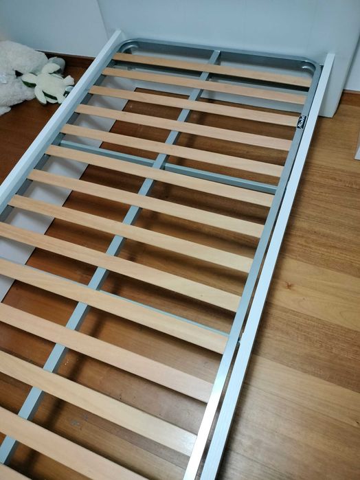 Vendo mobília solteiro branca