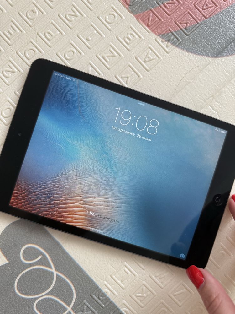 Продам iPad mini 1 (Wi-Fi + Cellular) 16gb