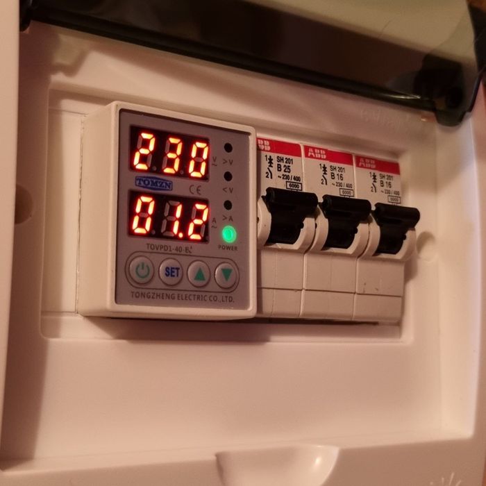 Реле напряжения 40А  перенапряжения защита техники zubr  tomzn