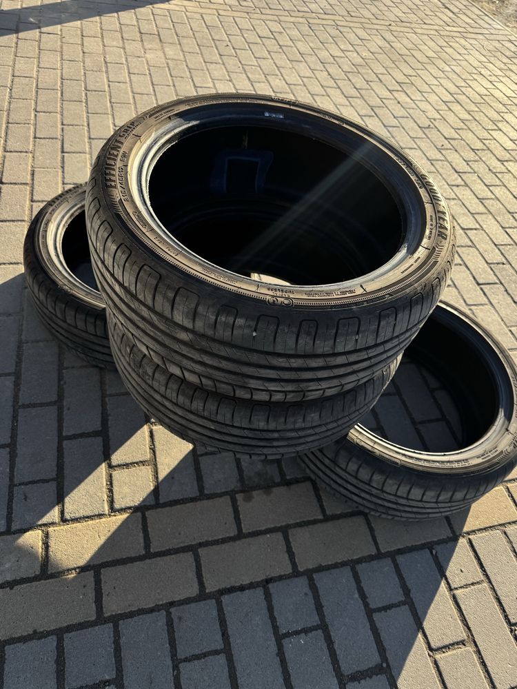 Продам резину гудиер 215/45 r17
